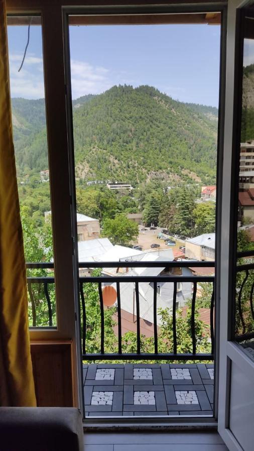 ホテル Borjomi Nest エクステリア 写真