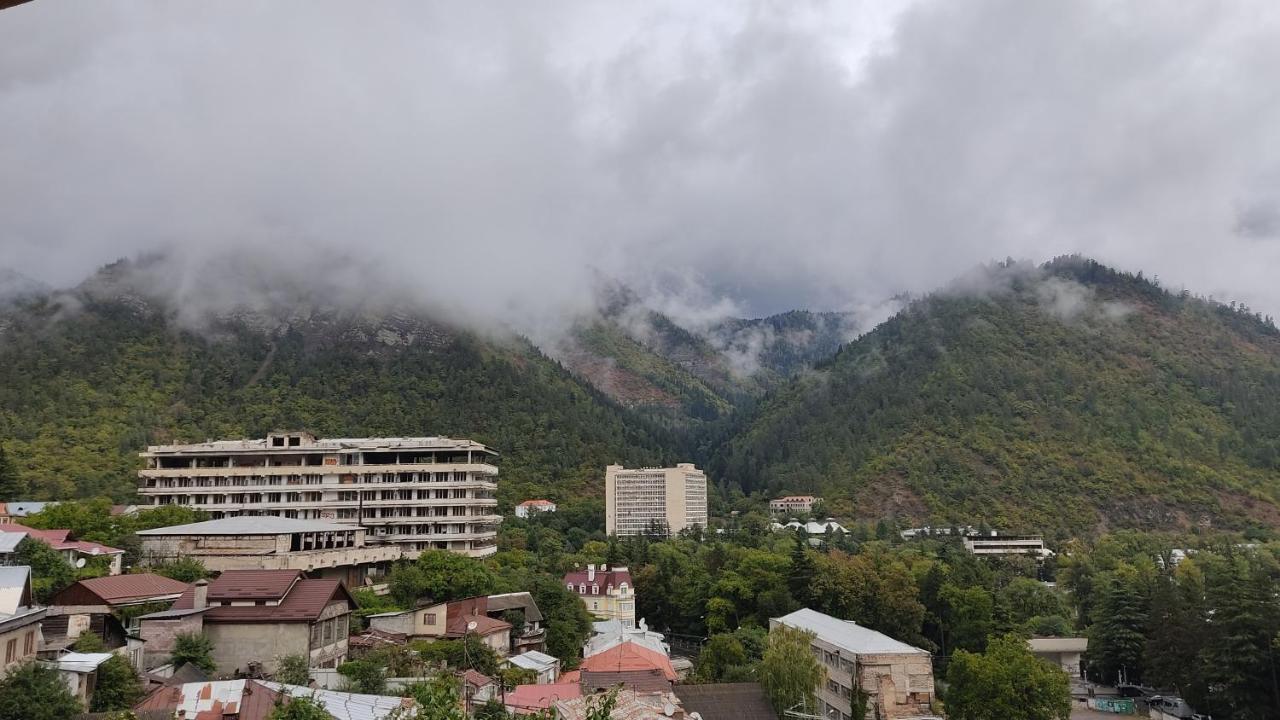 ホテル Borjomi Nest エクステリア 写真